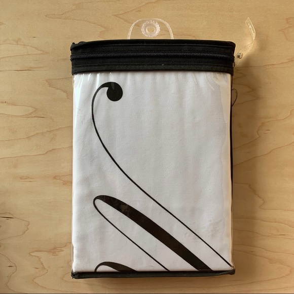 CYNTHIA ROWLEY Mr. & Mrs. Standard Pillowcase Set - Picture 2 of 2